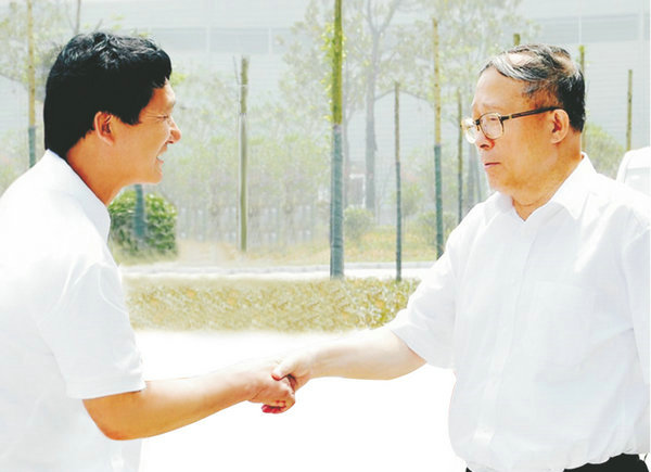 中央政治局委員、天津市委書記、時任湖北省委書記李鴻忠視察萊克小龍蝦選育繁育中心