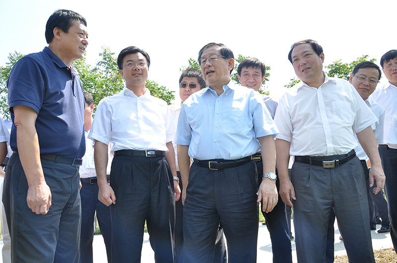 十三屆全國政協(xié)副主席、致公黨中央主席、中國科學(xué)技術(shù)協(xié)會主席萬鋼視察萊克小龍蝦選育繁育中心